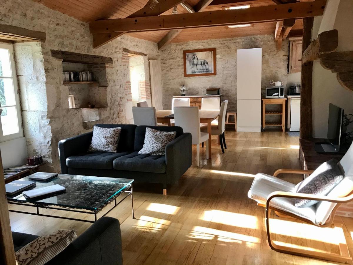 Gite De Charme Avec Piscine Montpezat-de-Quercy Luaran gambar