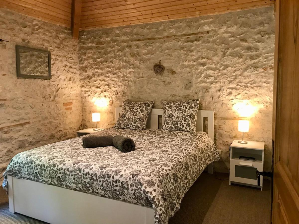 Gite De Charme Avec Piscine Montpezat-de-Quercy Luaran gambar